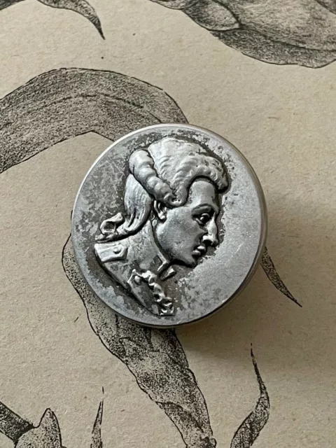 Grand bouton ancien en métal Militaire du XVIIIe Catogan - French button 2,7 cm