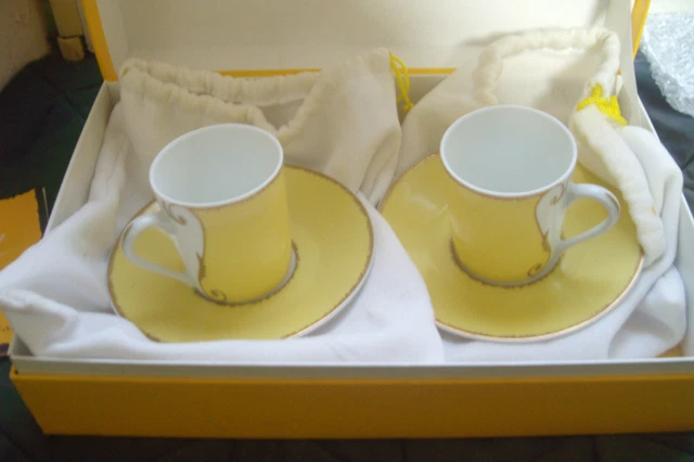 Coffret 2 tasses et soucoupes modèle de Christian Lacroix pour maison Christofle