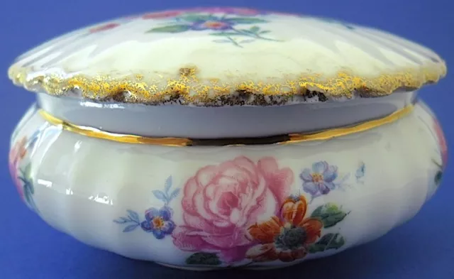 Bonbonnière en porcelaine de Limoges à décor floral et rehauts d'or 3
