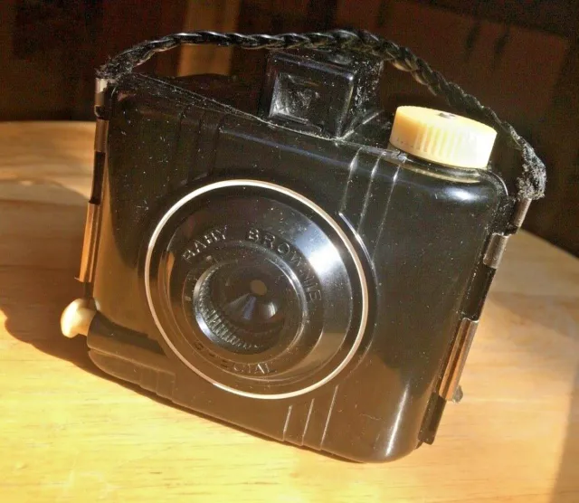 Vintage 1940s KODAK Baby Brownie Special Bakelite Box Camera - Nice!