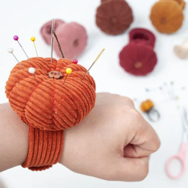 Accessory Sewing Pin Cushion Needle Holder Elastic Wrist Strap Pumpkin Shap