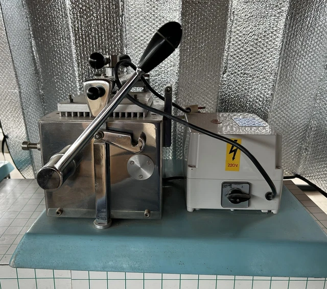 Zuma Opercolatrice Capsulatroce Farmacia Laboratorio Farmaci Capsule Pressatrice