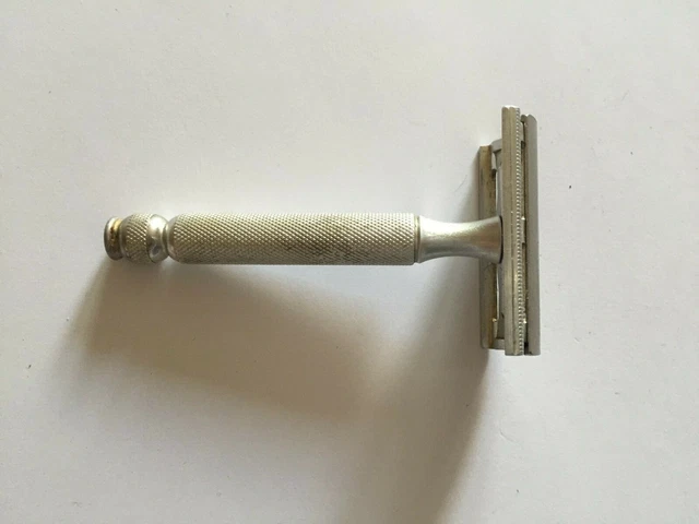 Vintage Gillette Aristocrat #15 safety razor rhodium plated made in England