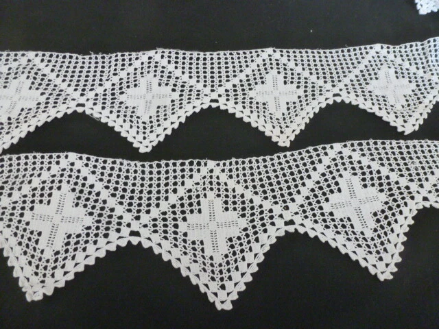 très jolie dentelle  vintage fait main 5 M 30 sur 15,cm de large  ref T8M6