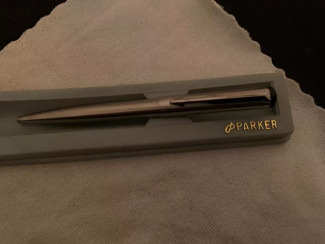 Parker Ballpoint Pen Jotter Stylo Bille Parker BRUSHED STEEL CT SILVER COLOR NOS