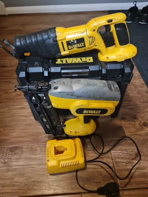 DeWalt DC618 Cordless 18v Nail Gun & Saw