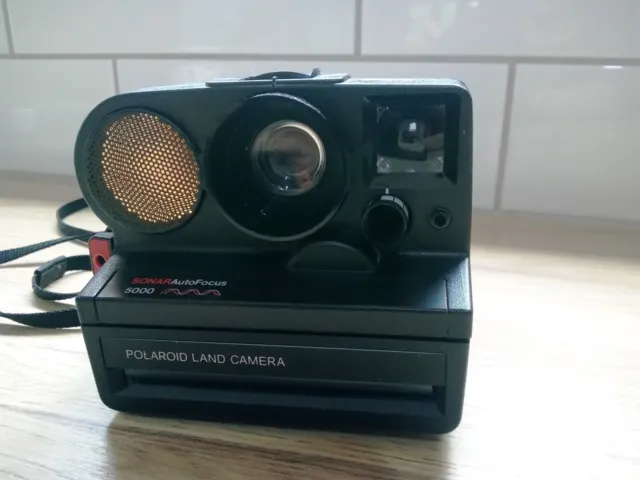Vintage Polaroid Land Camera SONAR AutoFocus 5000 - It uses SX-70 film packs