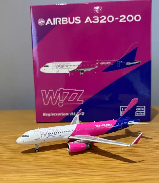 Phoenix 1 400 Wizz Air A320-200