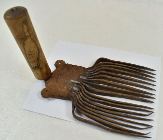 Peigne De Couture Ancien Défilé 1990 - Matière Soie, Résine, Laiton Doré, Vintage