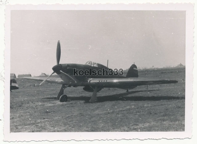 FOTO STUKA GESCHWADER 77 Semlin jugoslawisches Hawker Hurricane Beute ...
