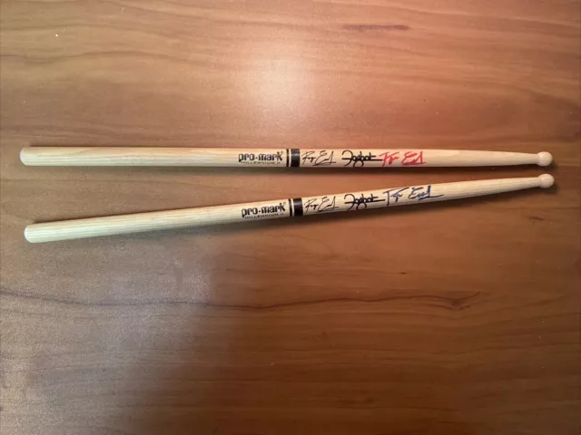 PAIR of ROGER EARL SIGNED FOGHAT DRUMSTICKS FOOL FOR THE CITY RARE! PAIR of ROGER EARL SIGNED FOGHAT DRUMSTICKS FOOL FOR THE CITY RARE!