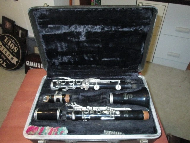 BUNDY Selmer Bb Clarinet--for parts/repair--J103