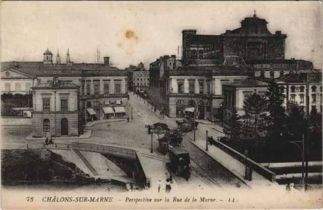 CPA CHALONS-sur-MARNE Prespective sur la Rue de la MARNE (126054)