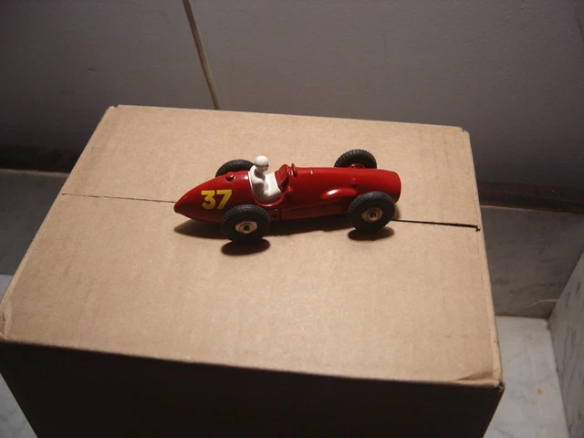 Dinky Toys 23J – Ferrari Calandre Quadrillée – Meccano France – Occasion