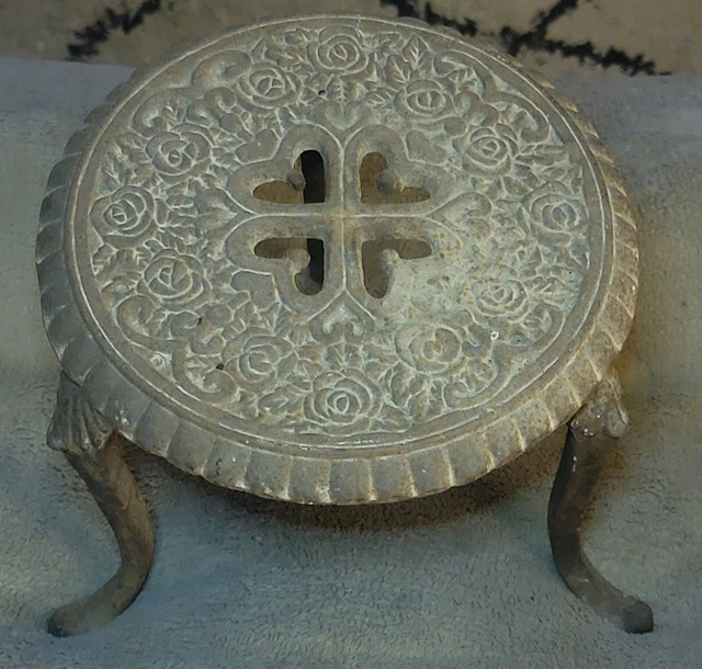Vintage Heavy Ornate Rustic Cast Iron Round Plant Stand 3 Legs 8¼"Dia x 8¼"H