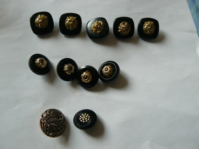 Lot de 11 boutons anciens bakelite/plastique?tête de lion