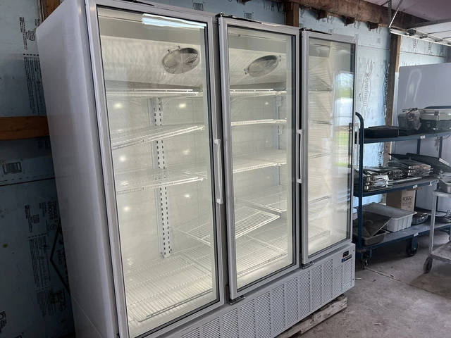 3 Glass Door Refrigerator cooler Reach In Display Master-Bilt NSF Merchandiser