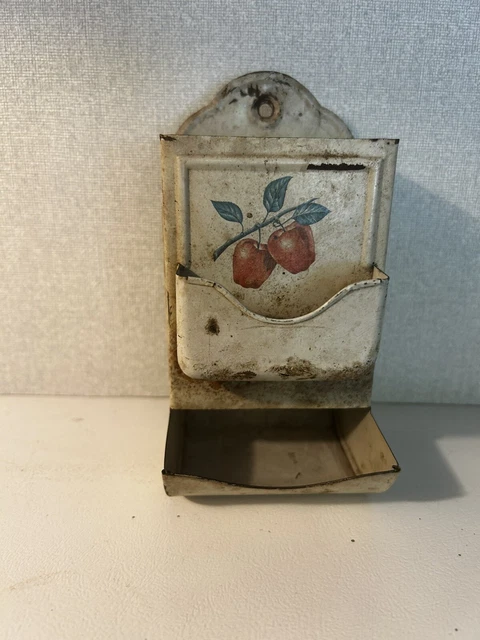 Vintage Tin Wall Match Safe Match Holder Apples Design Kitchen Décor Made U.S.A. Vintage Tin Wall Match Safe Match Holder Apples Design Kitchen Décor Made U.S.A.