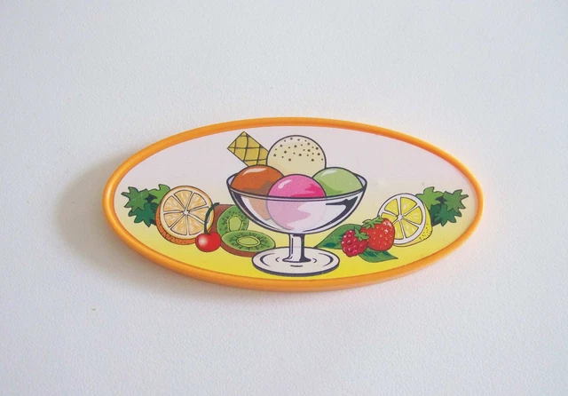 Un Dessin D'un Petit Gâteau Avec Du Glaçage Blanc | Vecteur Premium Un Dessin D'un Petit Gâteau Avec Du Glaçage Blanc | Vecteur Premium