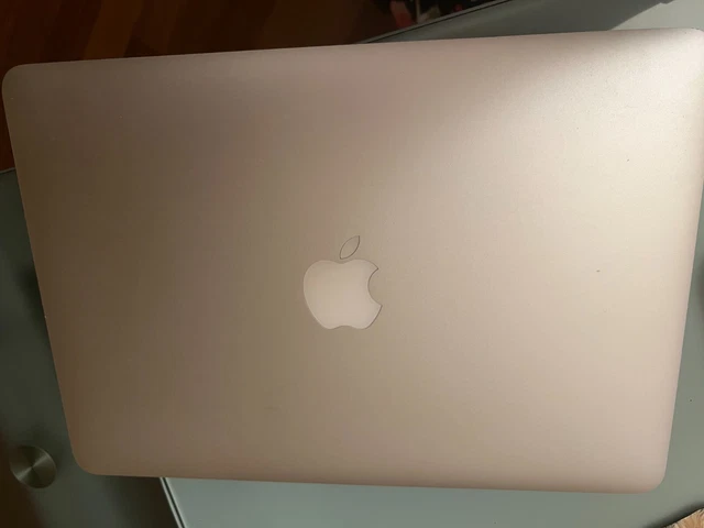 Macbook Pro 13'' Early 2015 - Intel Core i5 Dual Core, 8GB RAM, 250GB, Silver