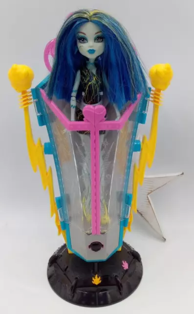 MONSTER HIGH DOLL Frankie Stein Recharge Chamber Playset Frankie