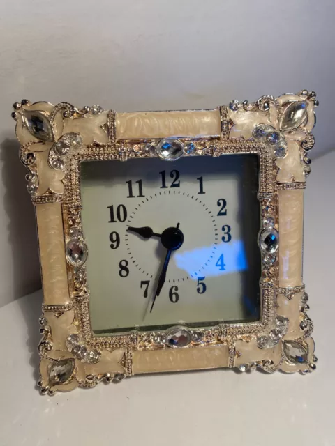 Reloj de escritorio de colección con diamantes de imitación transparentes y borde perlado, muy adornado