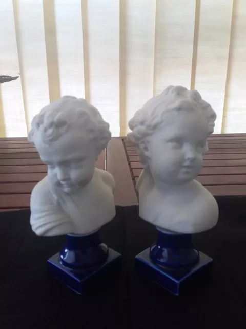 paire de bustes d'enfants en porcelaine bleu et biscuit de C. Tharaud ( Limoges)