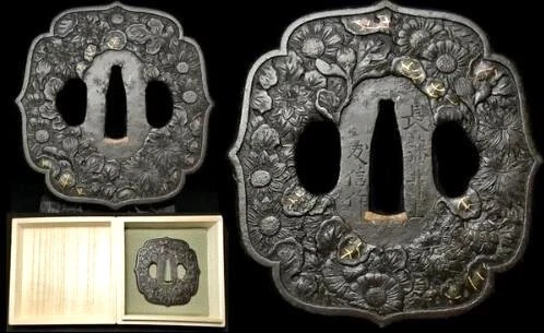 Japan antique Edo era chrysanthemum signed Choshu Inoue Tomonobu Tsuba Iron Box