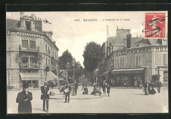 CPA Nevers, L´Avenue de la Gare