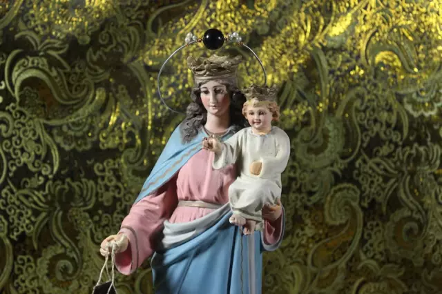 Antigua Virgen con Niño, Antigua Virgen Auxiliadora, Escultura Virgen, OLOT