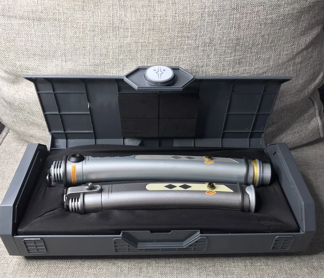 STAR WARS GALAXY’S Edge Ahsoka Tano Legacy Lightsabers White Emblem