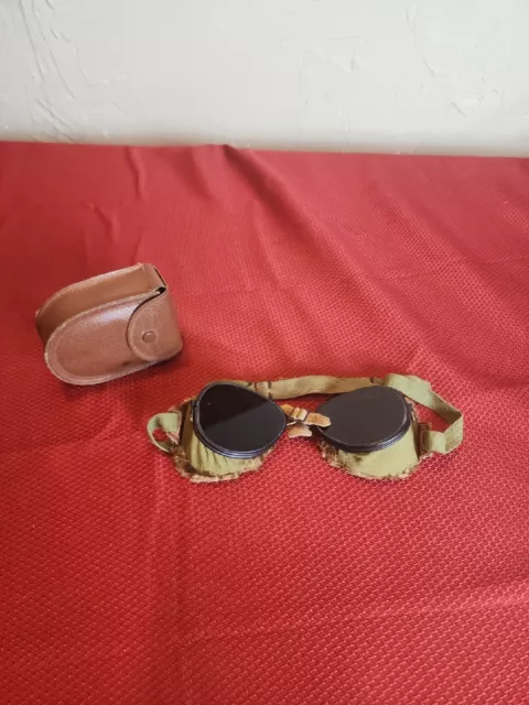 WWII US Army Ski Mountain Troops Goggles With Case WWII US Army Ski Mountain Troops Goggles With Case