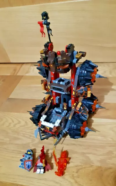 LEGO NEXO KNIGHTS General Magmar s Siege Machine of Doom 70321