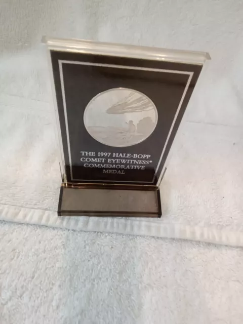 Solid Sterling Silver HALE-BOPP COMET 1997 commemorative medal in display .999