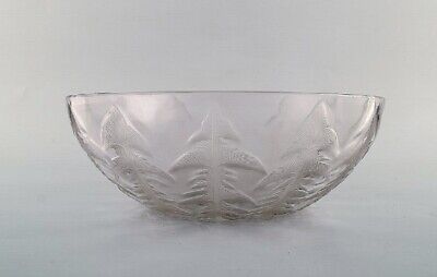 Early René Lalique. Art Deco "Pissenlit" bowl in clear art glass.