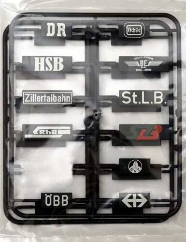 2 Schilderset mit zusammen  je11 Schildern verschiedener Bahngesellschaften Spur