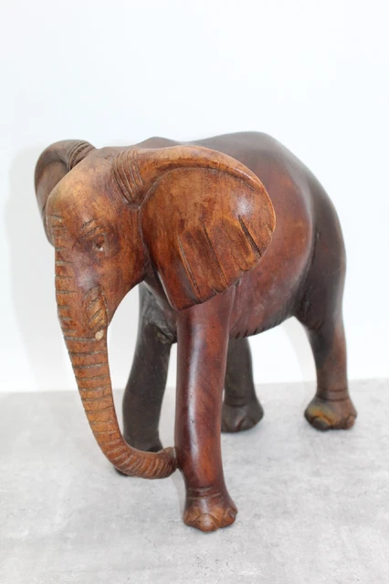 Handgeschnitztes hölzernes Elefantentier 28 cm Höhe Kunst wildbraun