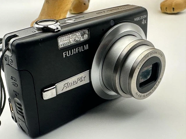 FUJIFILM FINEPIX F480 Compact Digital Camera 4x Optical Zoom