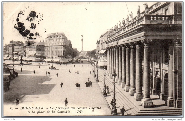 33 BORDEAUX --- le peristyle du grand theatre et la place de la comedie