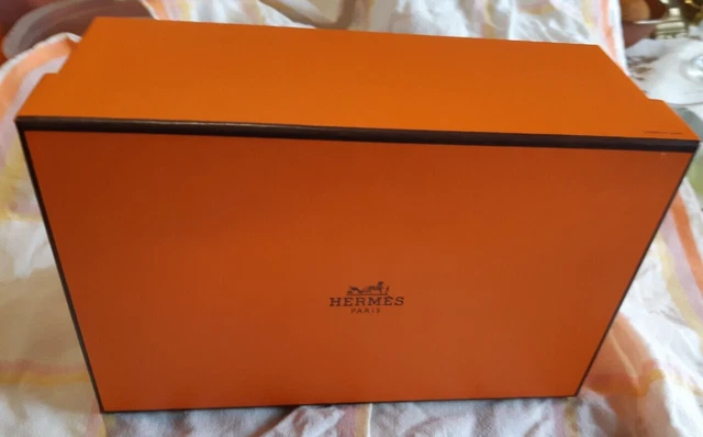 Grande Boîte Cadeau Vide HERMÈS Rectangulaire – L 56,4 X L 32,4 X H 11,2 Cm