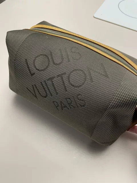 Louis-Vuitton Toiletry Travel￼ Make Up Bag Damier Geant  Very Good condition