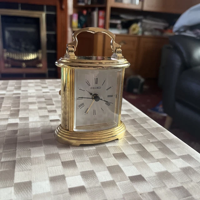 Réveil SEIKO Gris Argent à Affichage Analogique QHE100SN | L'Horloger