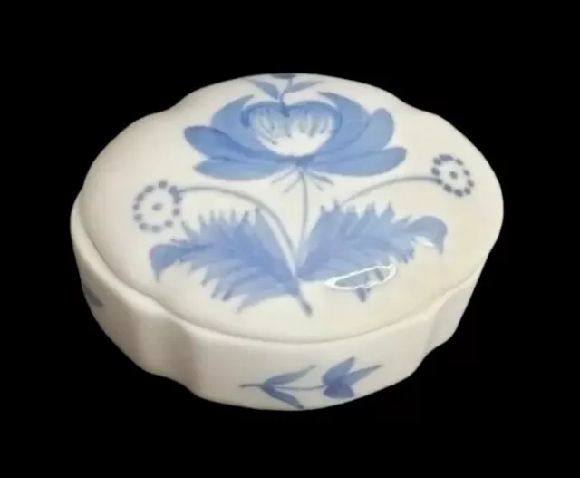 Vintage Winterthur Hand Painted Blue and White Porcelain Trinket Box Thailand