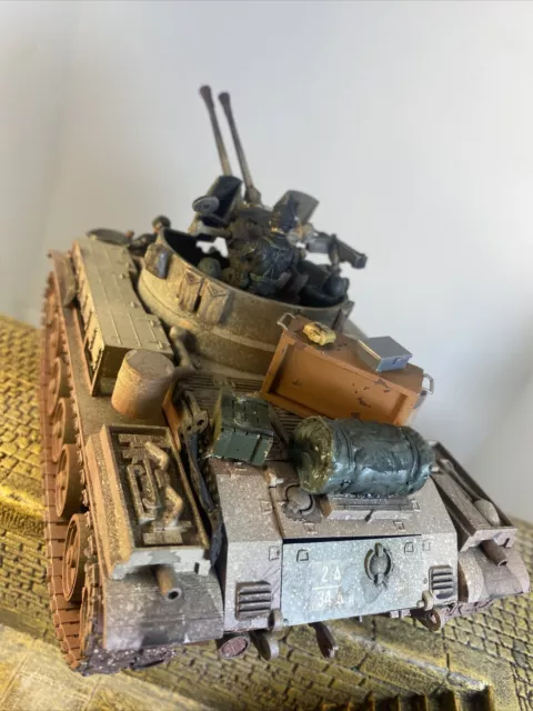 Vietnam Era 1/35 1/32 built  M 42 duster AA Guns Weathered Super Detailed 5figs!