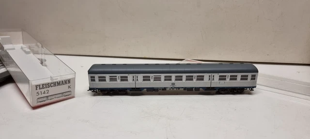 Fleischmann Voiture DB Inox De Banlieue 2eme Classe / Fourgon
