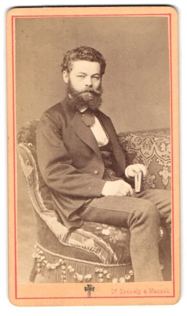 Fotografie Dr. Szekely und Massak, Wien, Elisabethstrasse 1, Mann mit lockigem