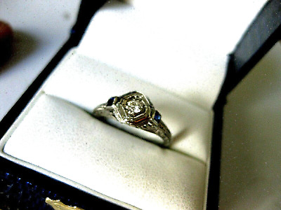 ANTIQUE 18K WHITE GOLD FILIGREE RING: DIAMOND & SAPPHIRES,ART DECO,1920's