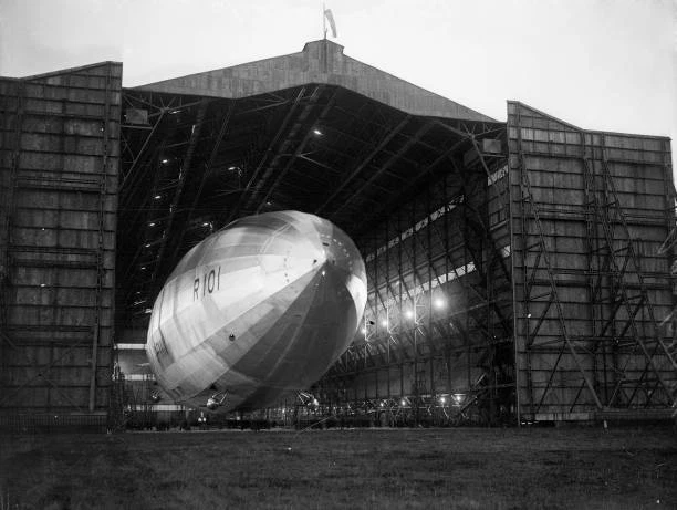 THE BRITISH R101 Airship In A Hangar At Cardington Old Photo $9.00 ...