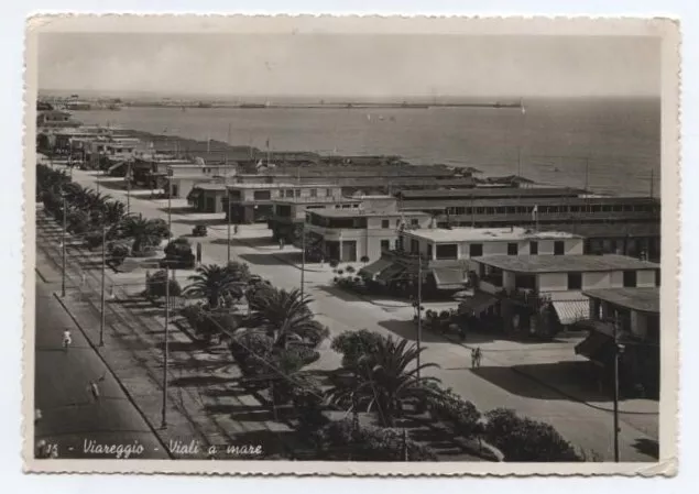 g952   CARTOLINA VIAREGGIO VIALI A MARE 1939++++++