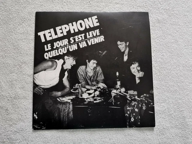 8. Téléphone - Le Jour S'est Levé / Quelqu'un Va Venir - 1985 - France - 45T 7"